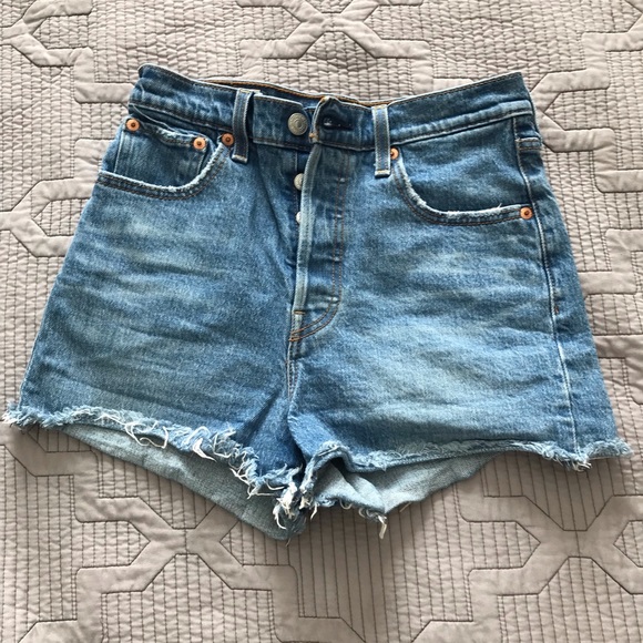 Levi’s jean shorts - Picture 2 of 3